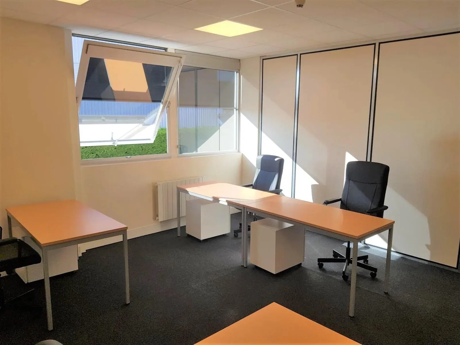 Coworkea Buc, Privatbüro mit 3 Arbeitsplätzen, Buc