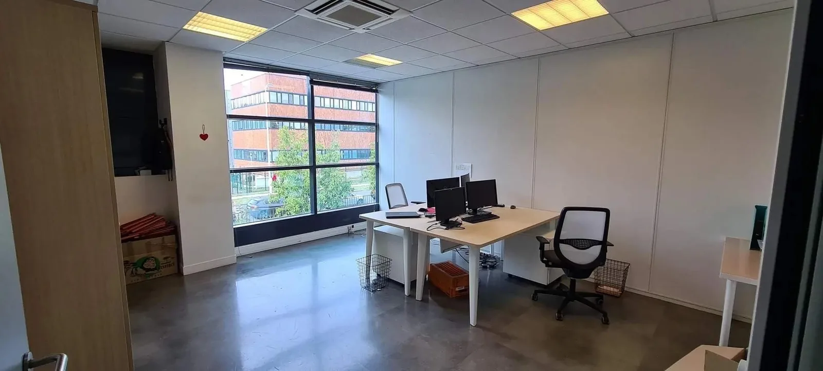 Coworkea Montigny, Privatbüro mit 4 Arbeitsplätzen, Montigny-le-Bretonneux