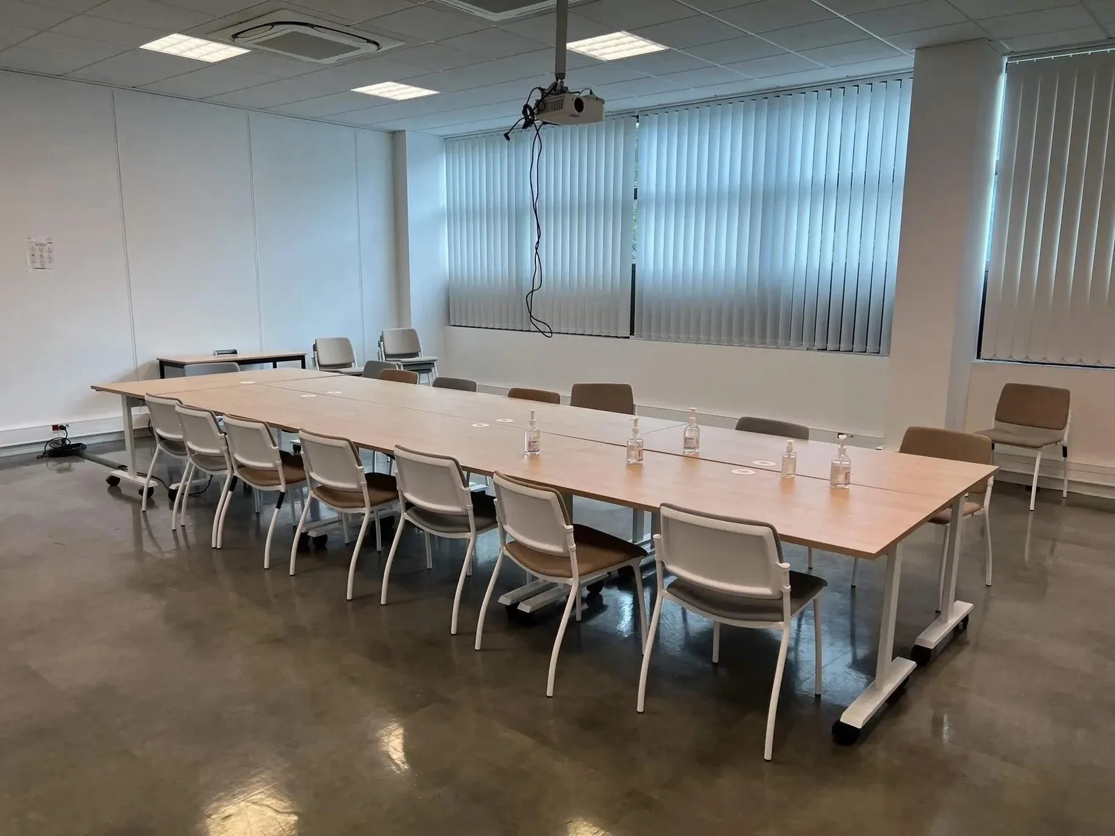 Coworkea Montigny, Besprechungsraum für 14 Personen, Montigny-le-Bretonneux