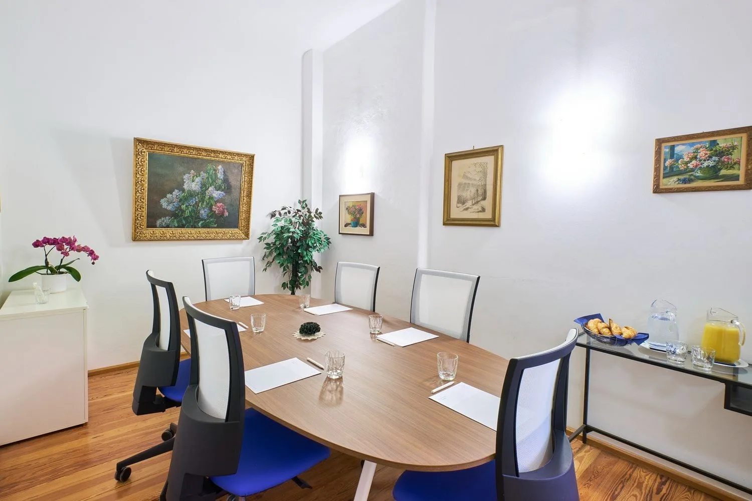 Coworking Bar Locarno, Hotel Zurigo Downtown, Meeting room for 6 people, Lugano