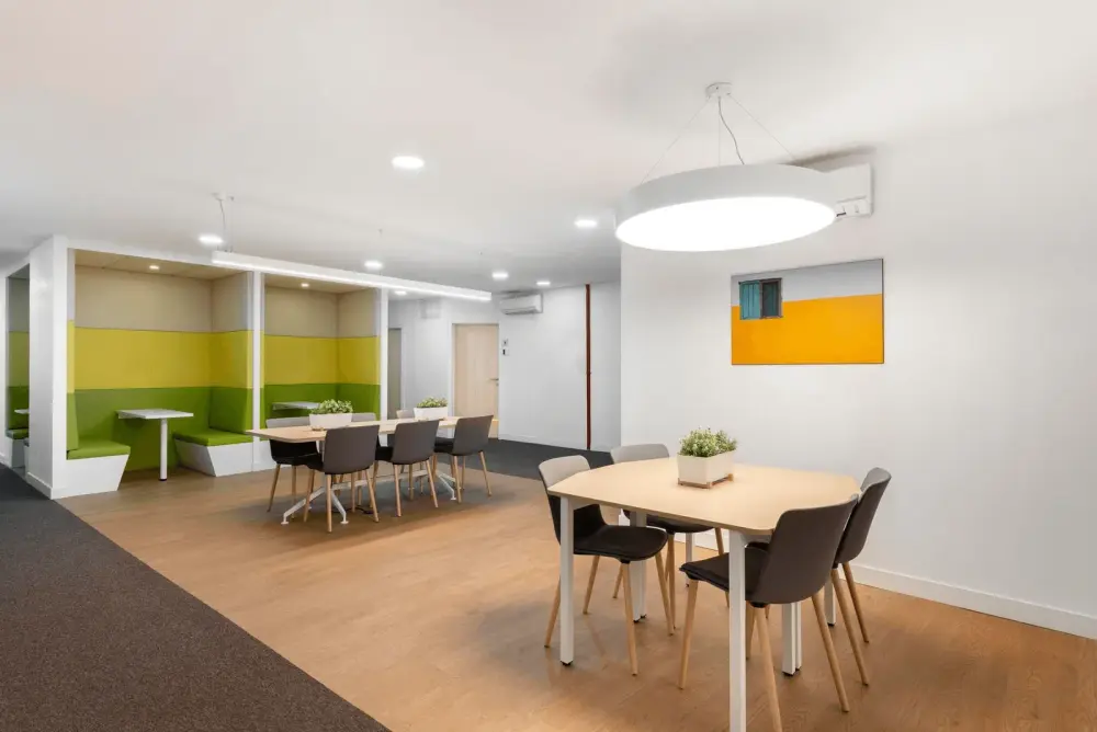 HQ MI, Novi - Grand River Ave, Coworking desk, Novi, MI