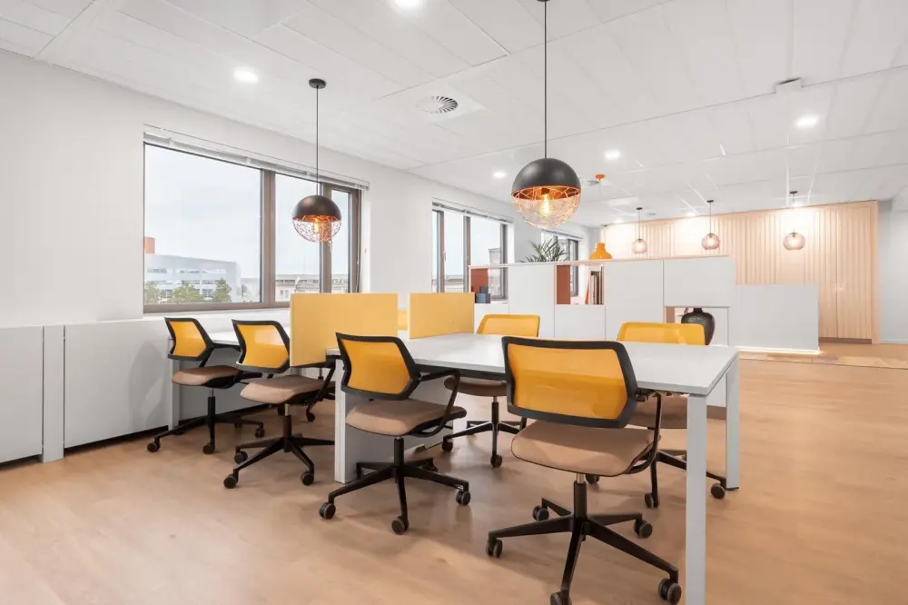 Regus AB, Calgary - Crowfoot Centre, Coworking desk, Calgary, AB