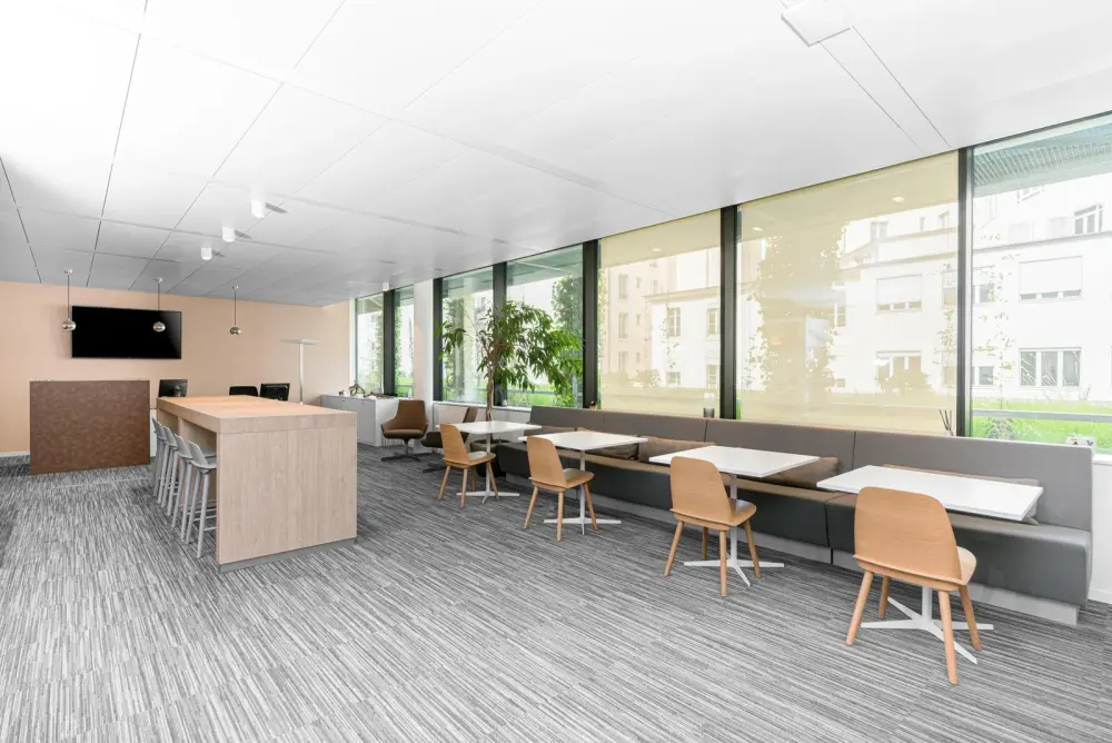 Regus AB, Calgary - Telus Sky, Coworking desk, Calgary, AB