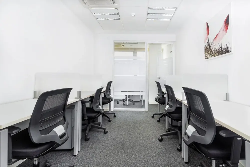 Regus AR, Bentonville - Bentonville Plaza, Coworking desk, Bentonville, AR
