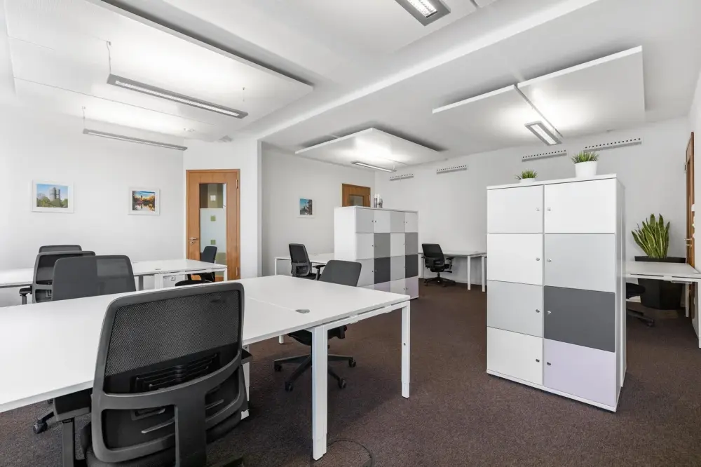 Regus CA, Oxnard - Topa Financial Plaza, Coworking desk, Oxnard, CA