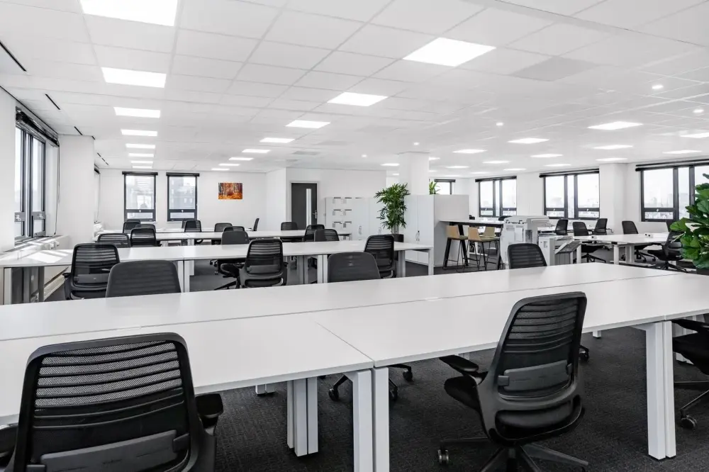 Regus IA, West Des Moines - West Lakes Parkway, Coworking desk, West Des Moines, IA