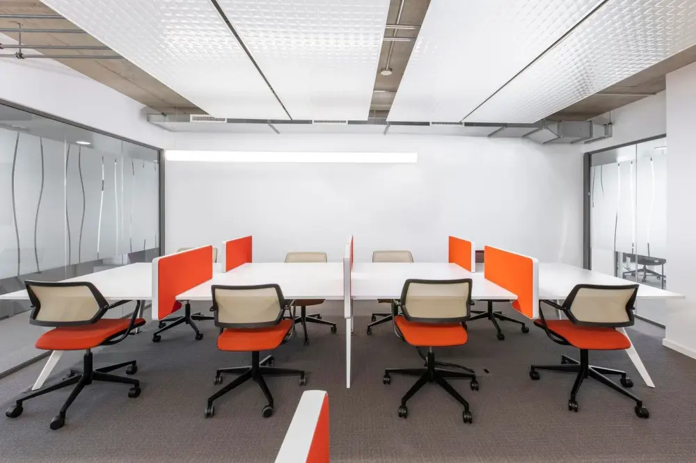Regus NH, Manchester - 1087 Elm Street, Coworking desk, Manchester, NH