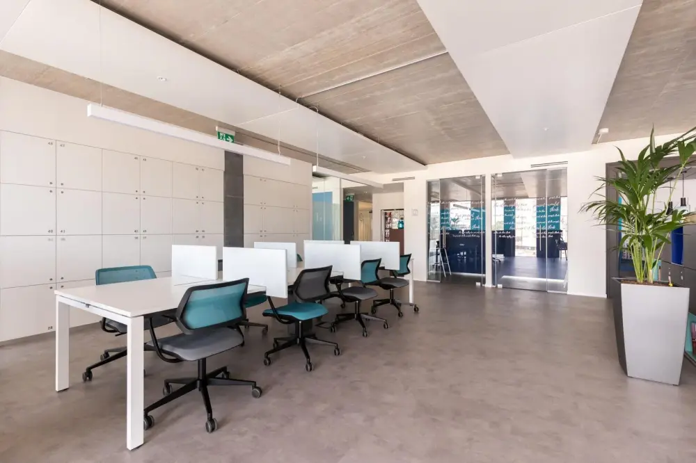 Regus NJ, Bedminster - Crossroads Dr, Coworking desk, Bedminster, NJ