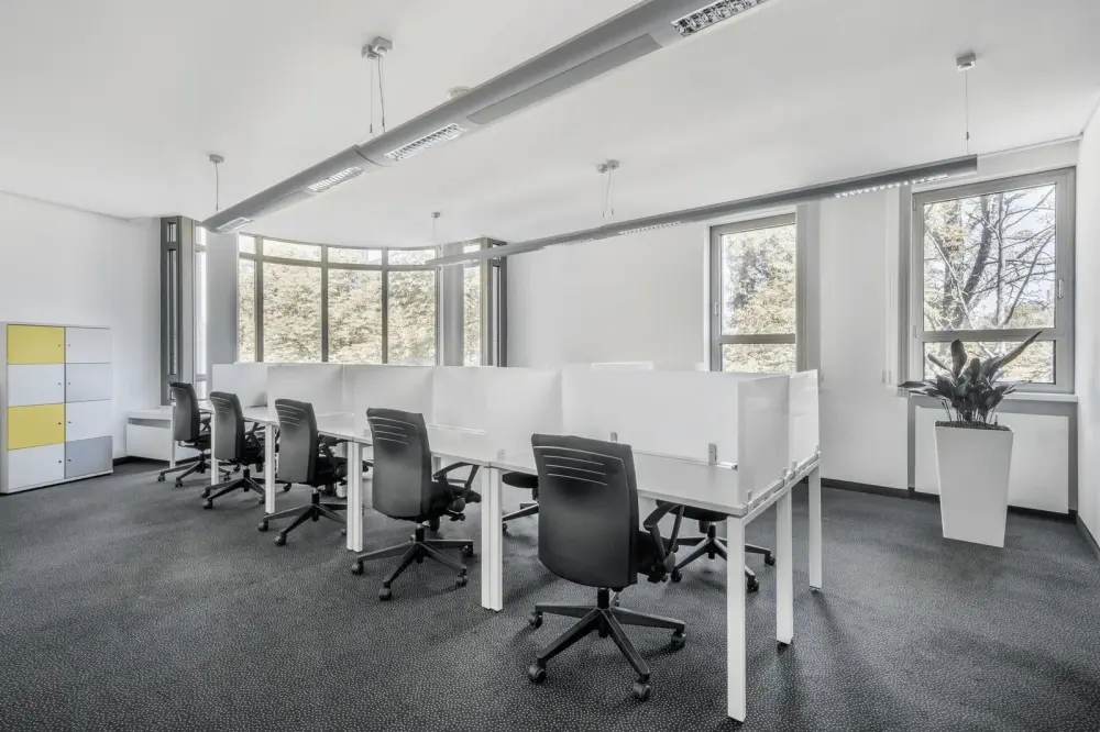 Regus NV, Reno - Double R Blvd, Coworking desk, Reno, NV