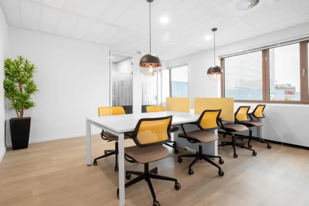 Regus OH, Dayton - W 2nd St, Coworking desk, Dayton, OH