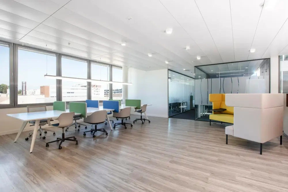Regus SC, Greenville - Downtown - NOMA Tower, Coworking desk, Greenville, SC