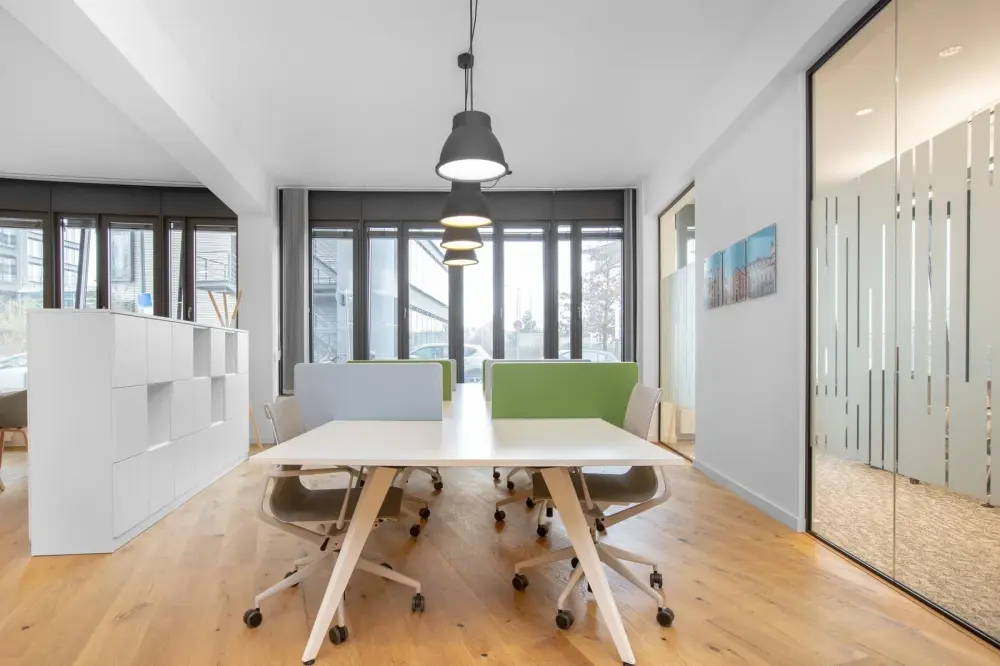 Regus WI, Milwaukee - S 1st Street, Coworking desk, Milwaukee, WI