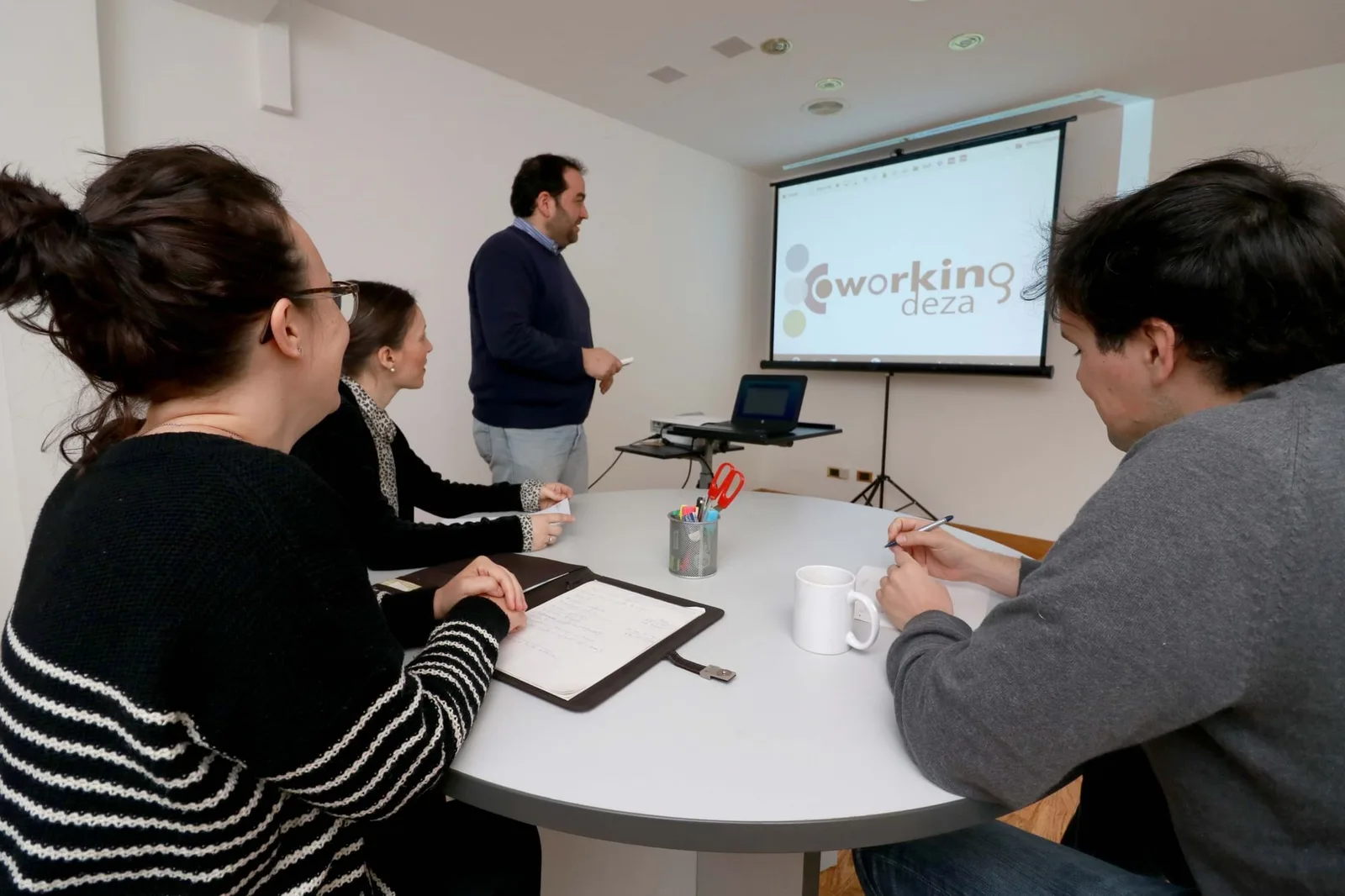 Coworking Deza, Sala de reuniões para 4 pessoas, Lalín
