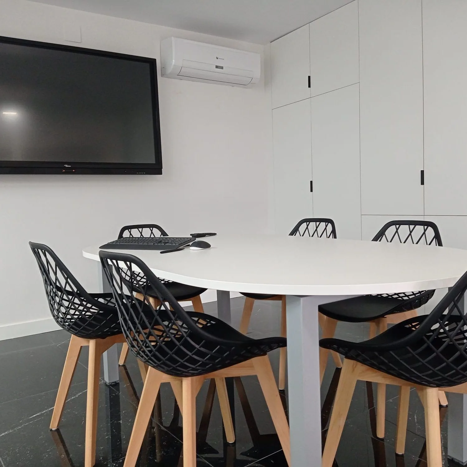 Coworking Els Ports, Sala de reuniones para 6 personas, La Todolella