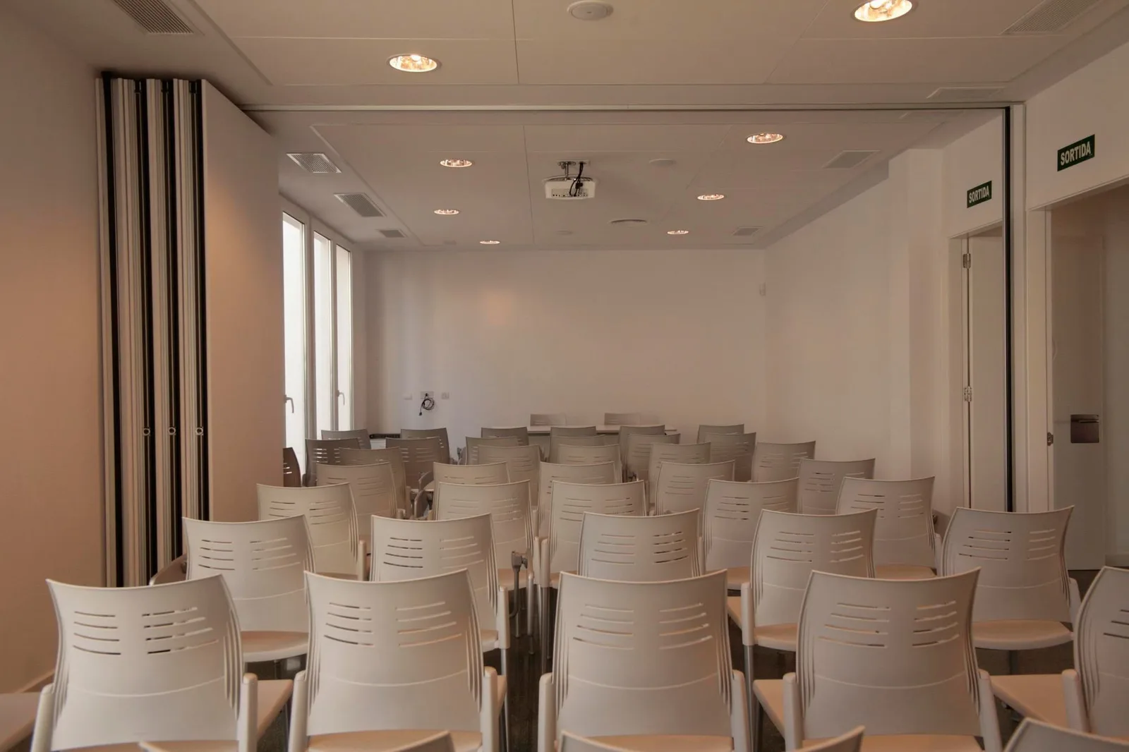 Coworking Es Mercadal, Sala de formação para 24 pessoas, Manacor