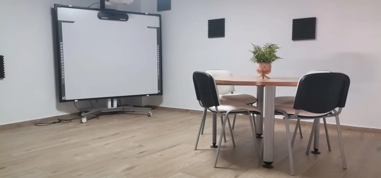 Coworking Falset, Salle de réunion 4 personnes, Falset