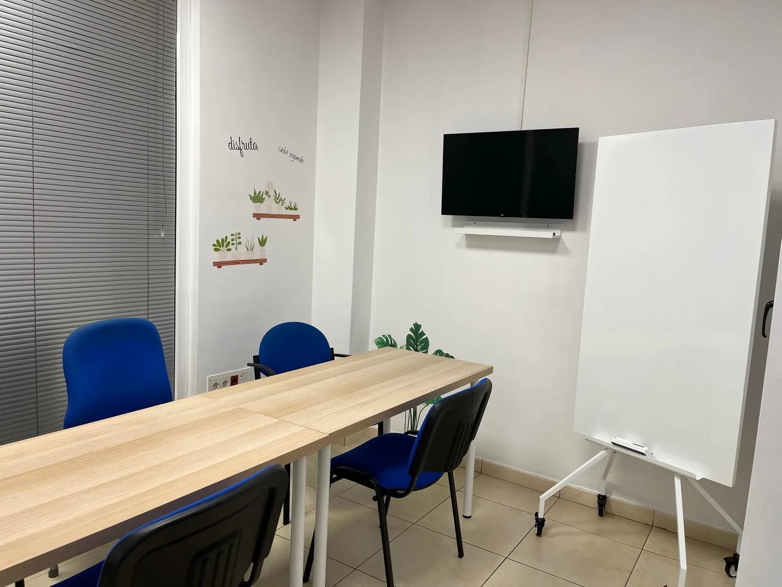 Coworking Intelligent Business, Meeting room for 6 people, Barrio Los Menores