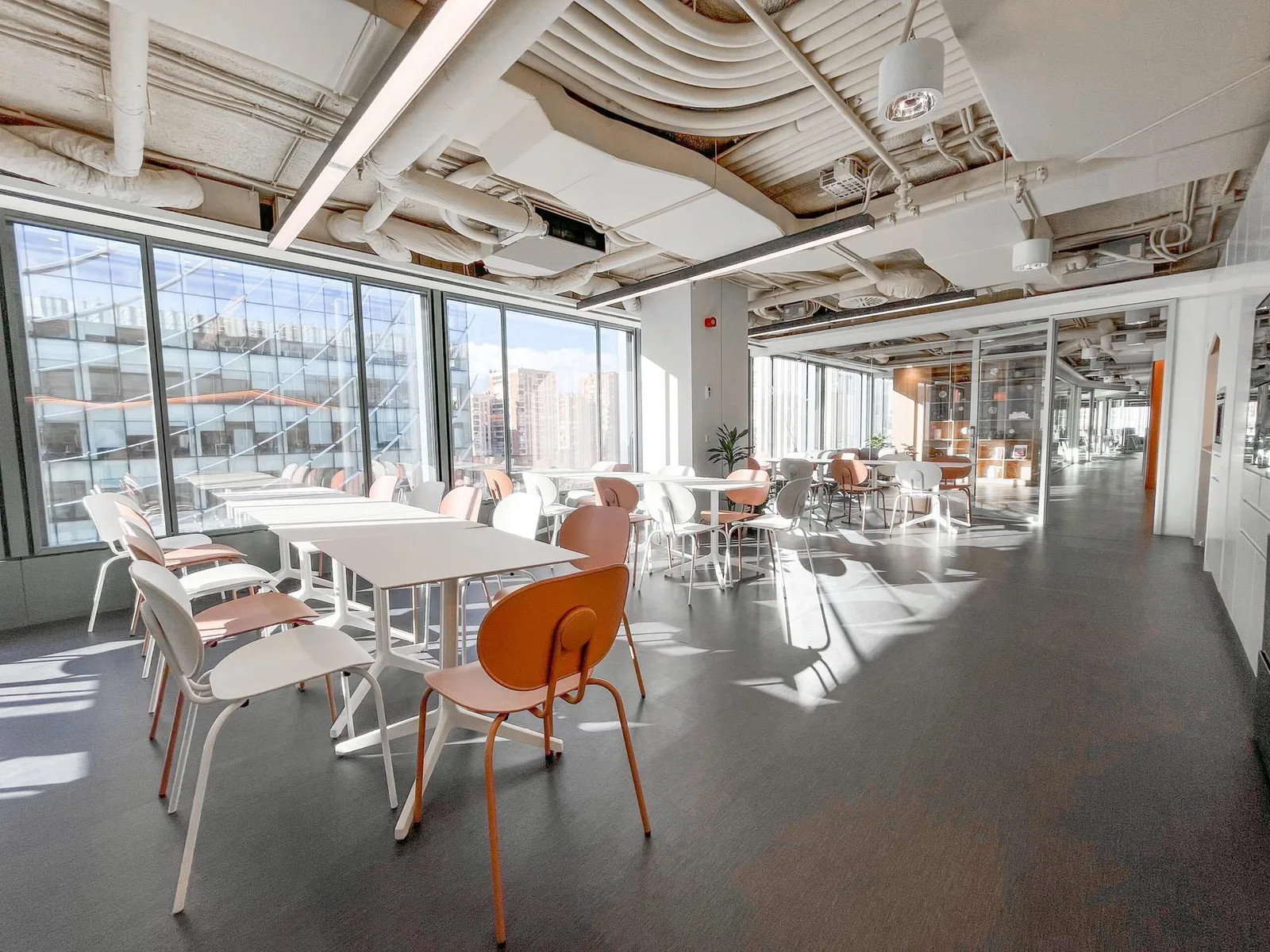 Coworking Loom Castellana 85, Cafeteria, Madrid