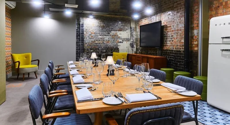 Coworking @ New Road Hotel, Meeting room for 14 people, London