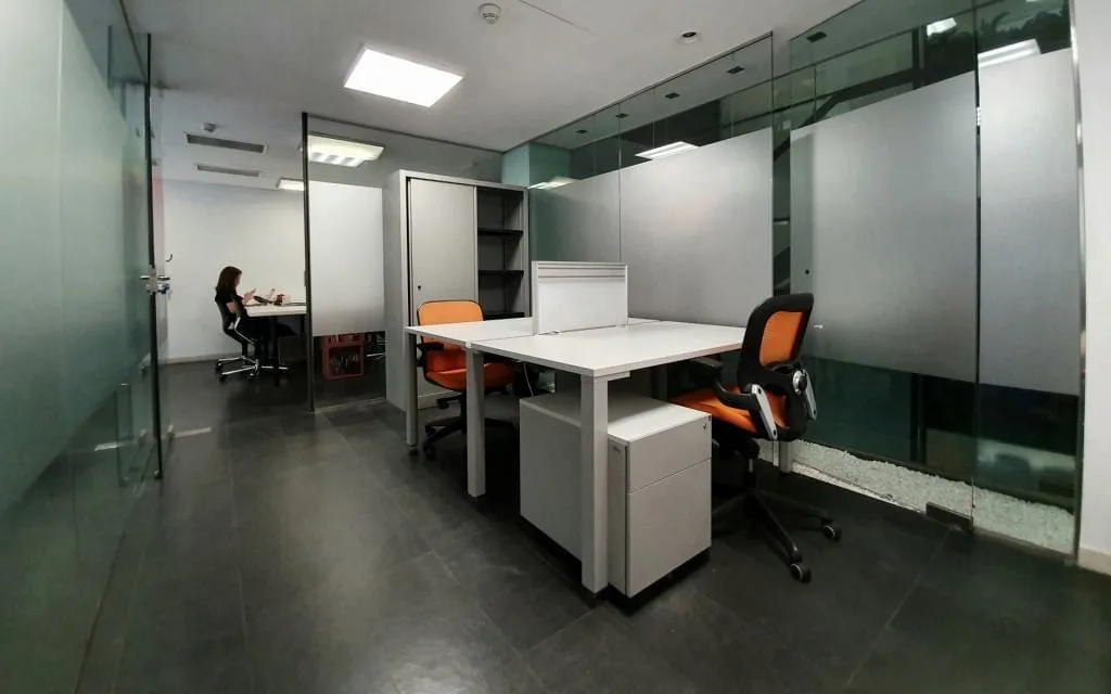 Coworking Oficina 24, Despacho privado con 4 puestos, Barcelona
