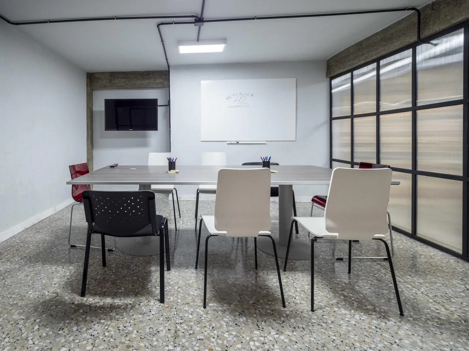 Coworking República 42, Sala de reuniones para 8 personas, Gandie