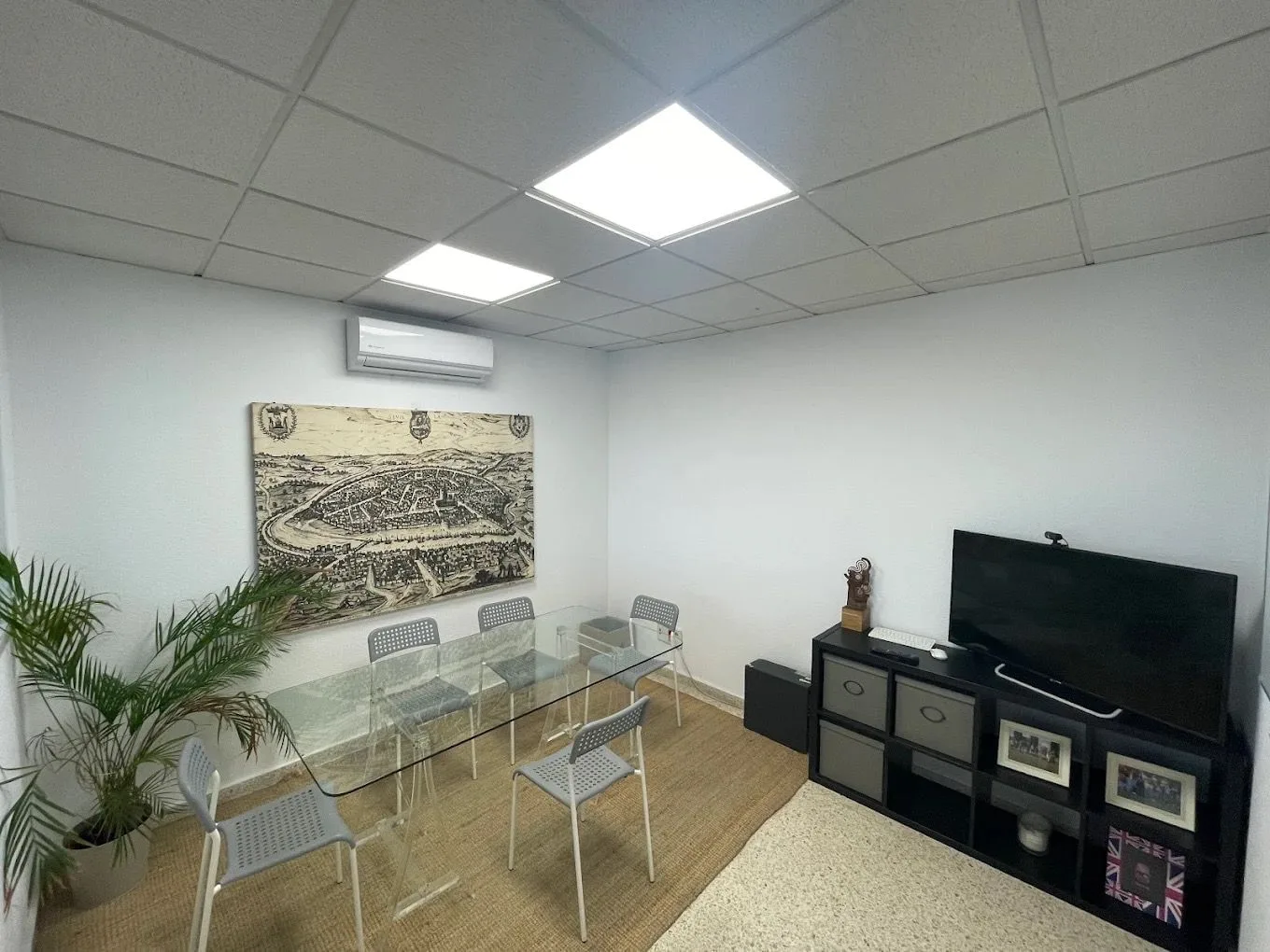 Coworking Sevilla, Meeting room for 6 people, Seville