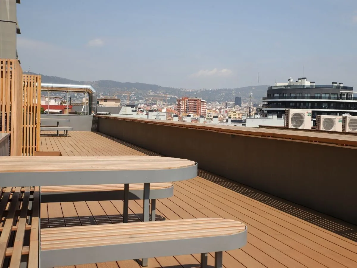 CREC Cerdà, Terraço e espaço exterior, Barcelona