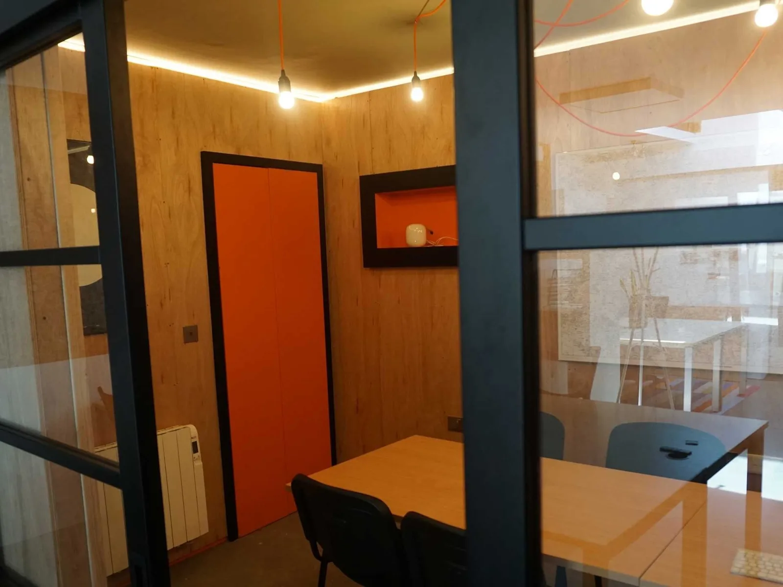 The Croosh Hub, Meeting room for 4 people, London