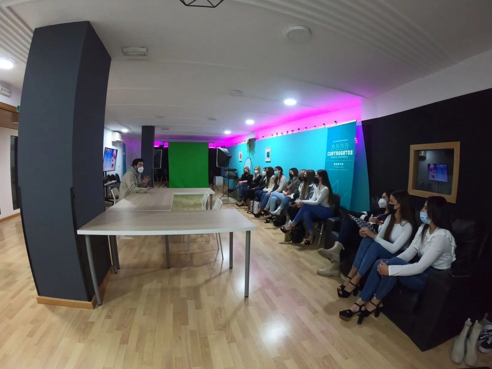 Cuatro Gatos, Sala de formação para 15 pessoas, Jaén