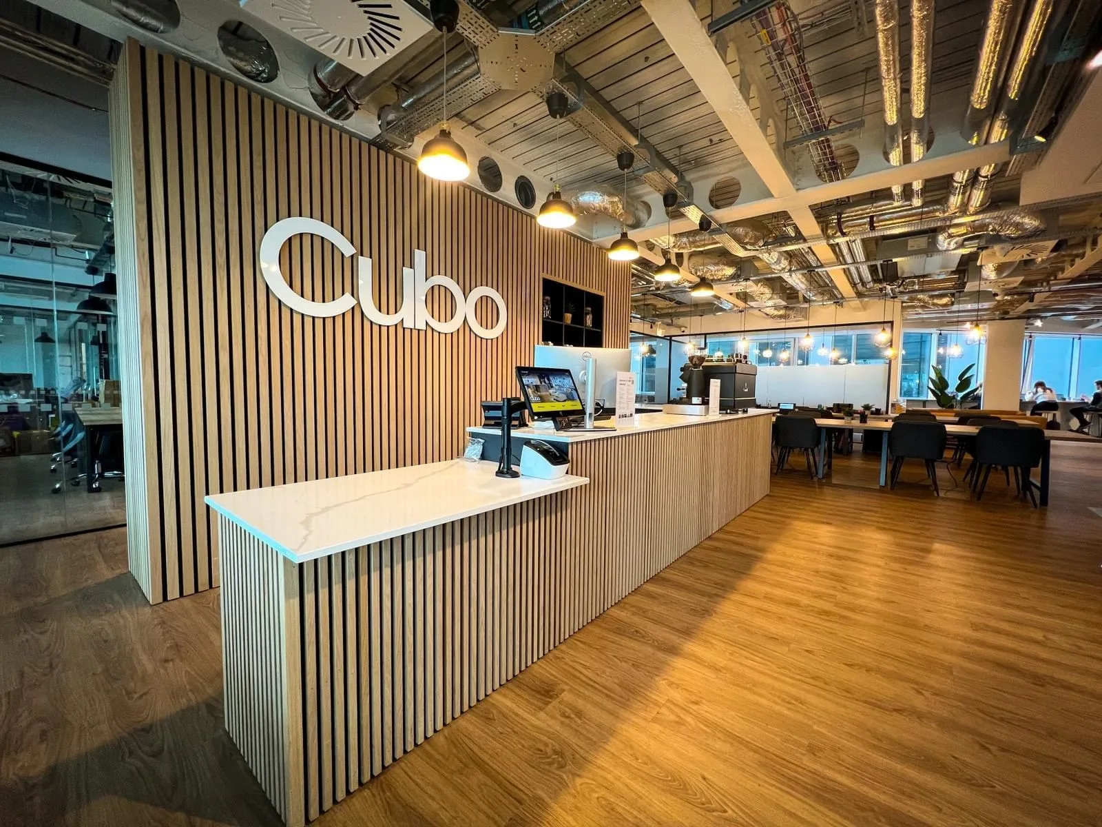 Cubo Edinburgh, Réception, Édimbourg