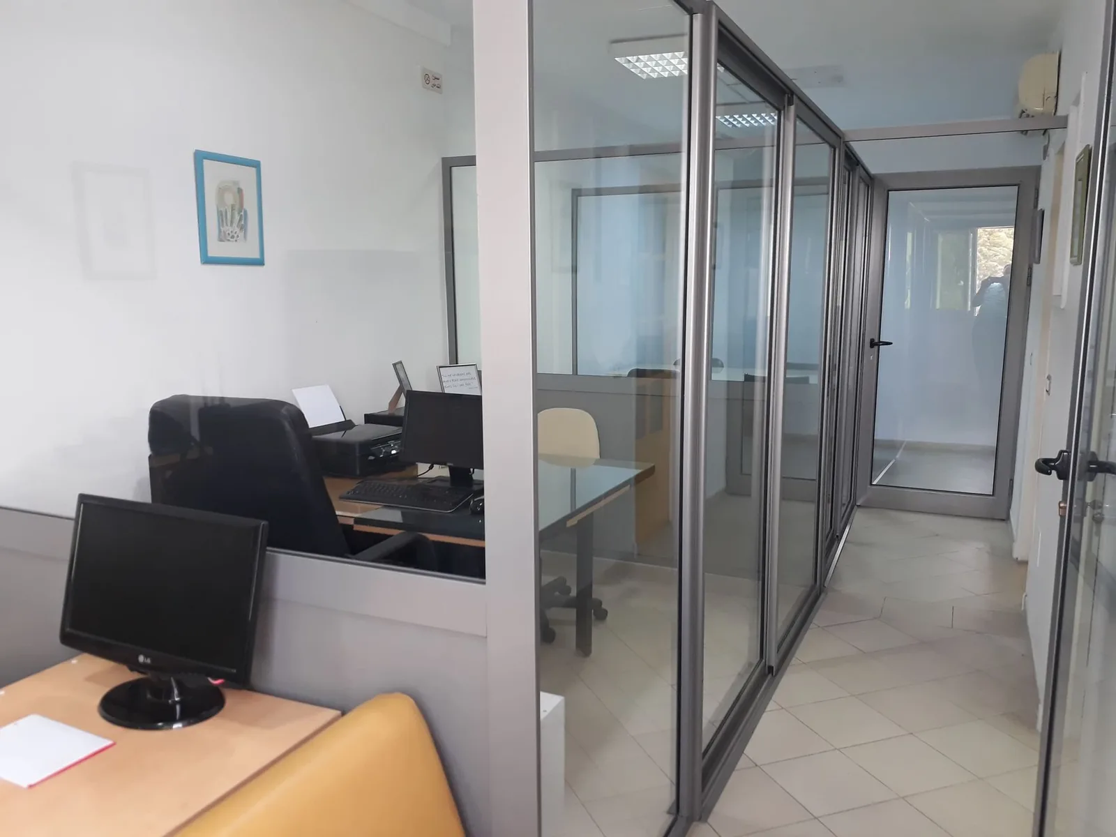 Le Dacilitateur, Private office, 2 desks, La Marsa