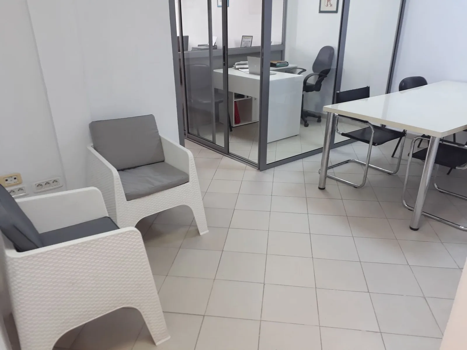 Le Dacilitateur, Meeting room for 4 people, La Marsa