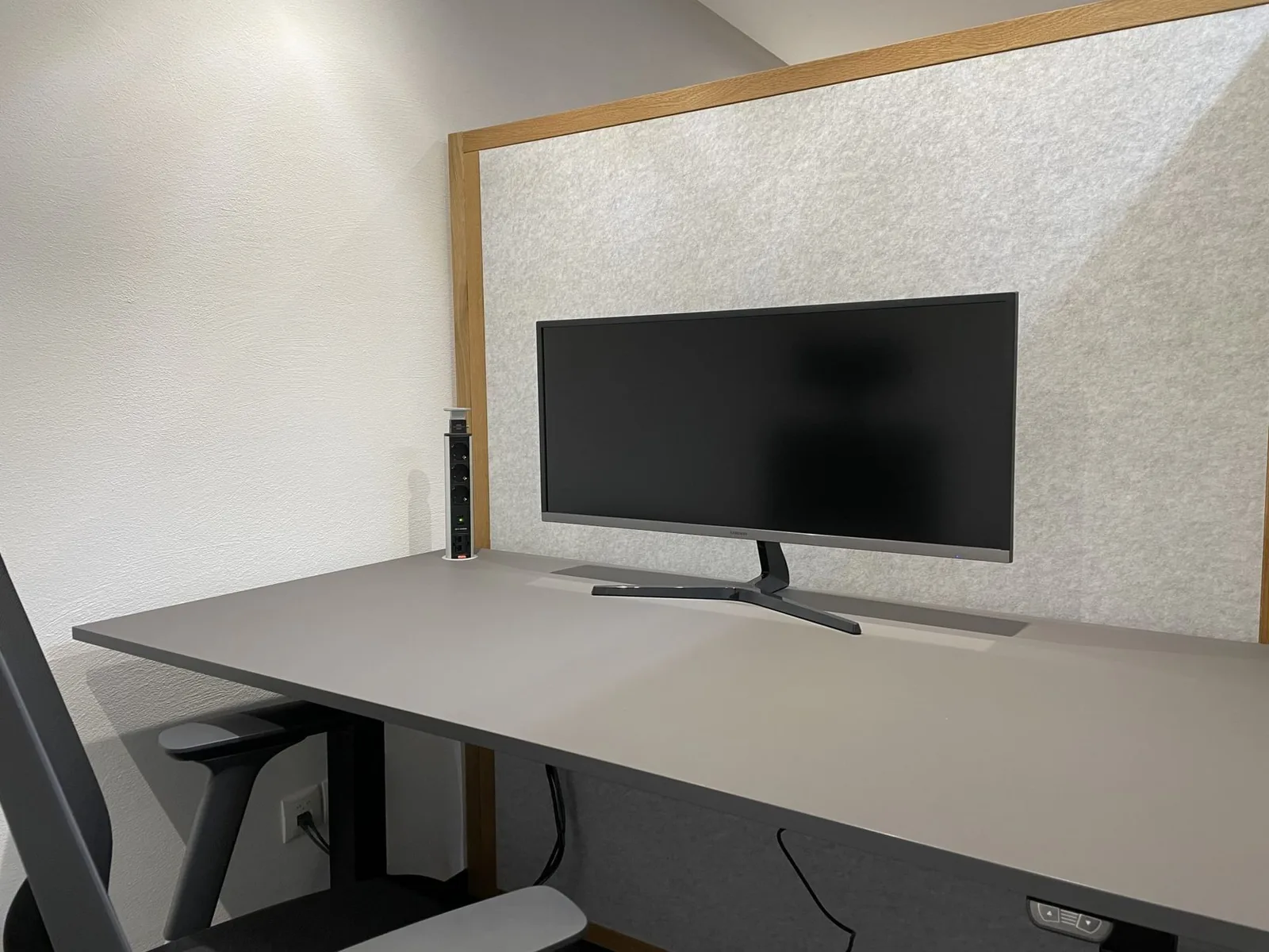 Dcent Work, Private office, 1 desk, Ockenfels