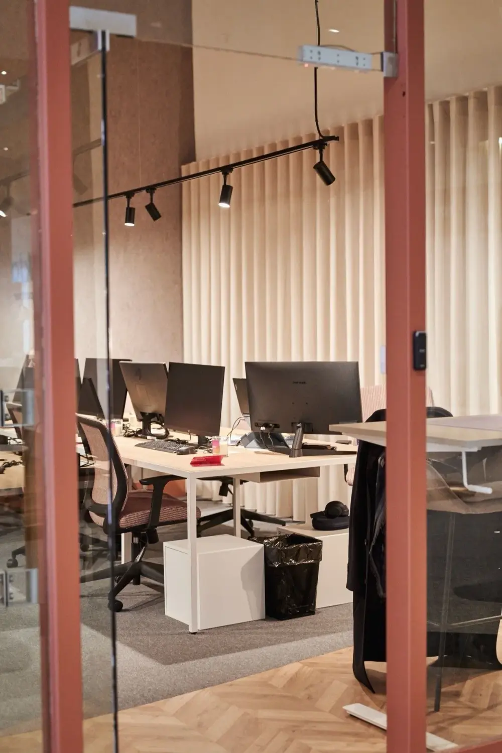 DeHouse Peninsula, Flex Desk, Porto