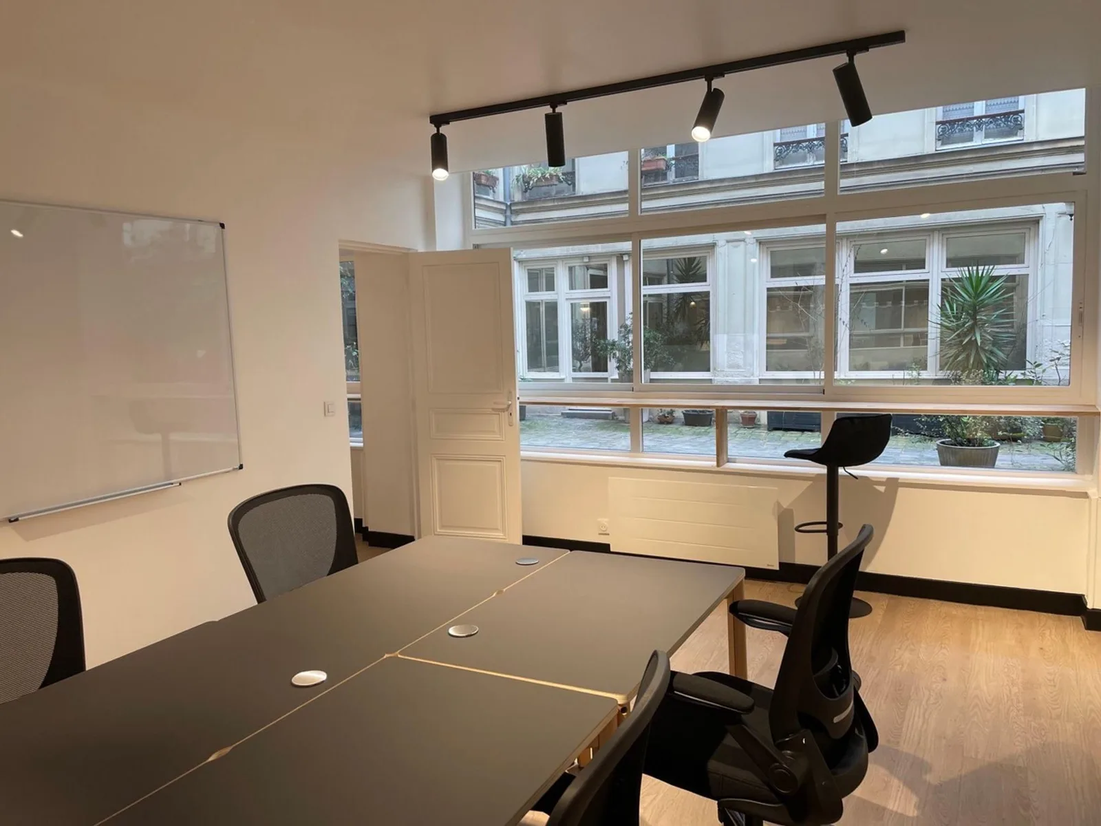 Deskapad 11 Temple, Salle de réunion 4 personnes, Paris 3e
