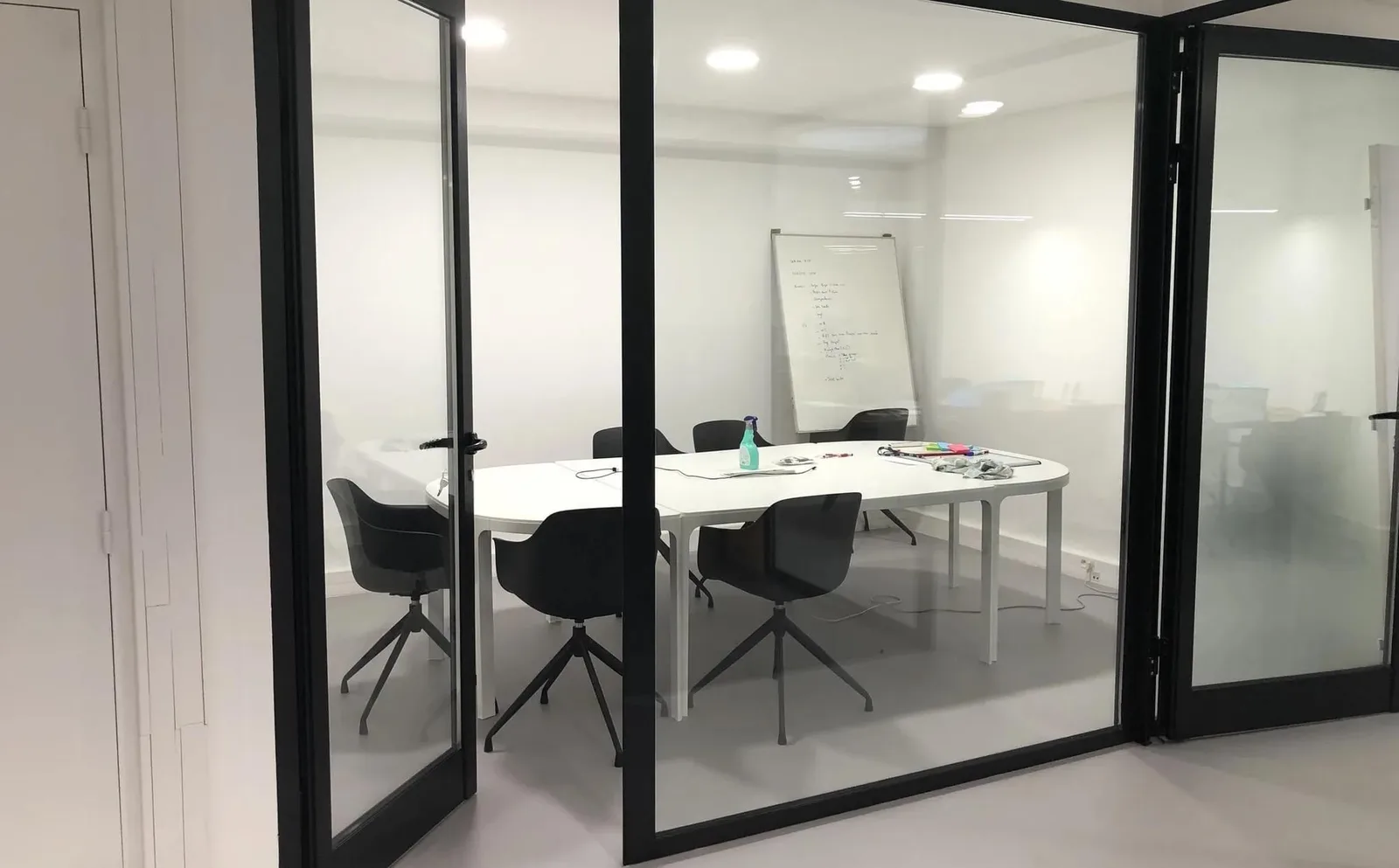 Deskapad 32 Chanzy, Salle de réunion 6 personnes, Paris 11e