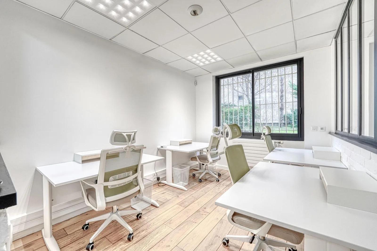 Deskapad Guy Moquet, Privatbüro mit 4 Arbeitsplätzen, Paris 17e