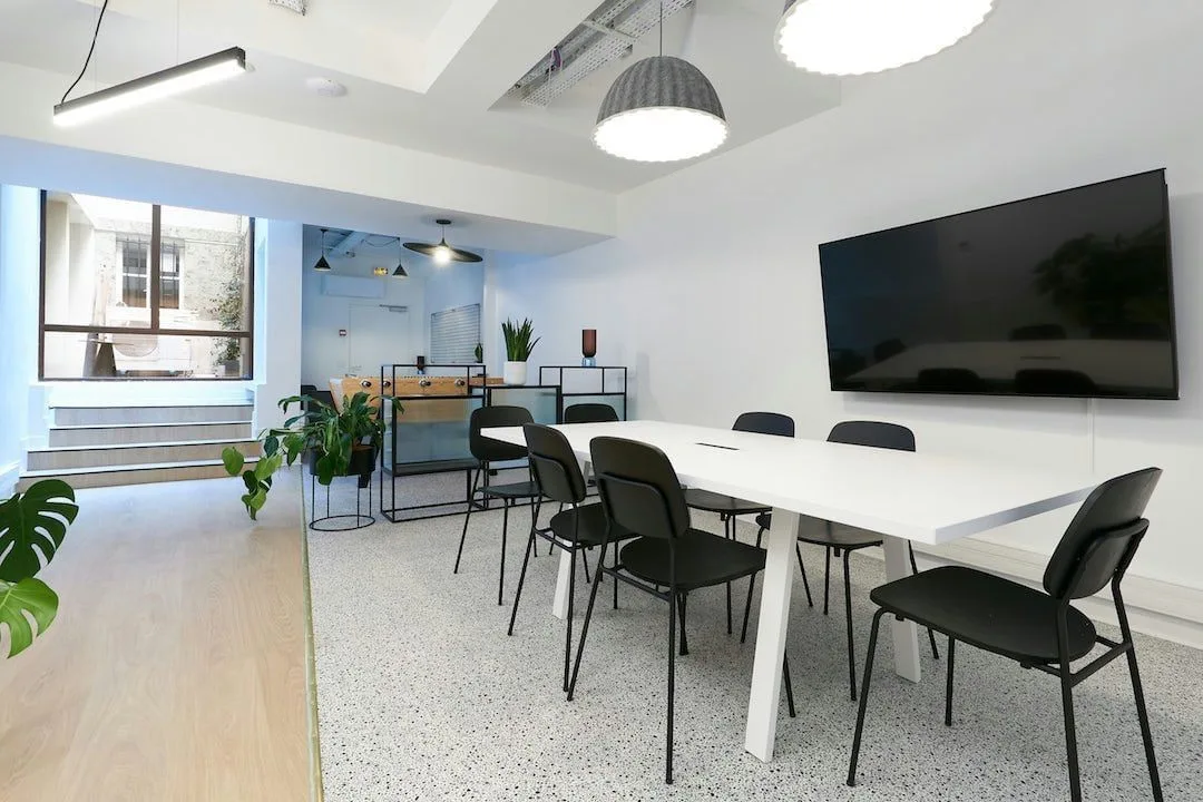 Deskeo Saint Anne, Meeting room for 8 people, Paris 2e