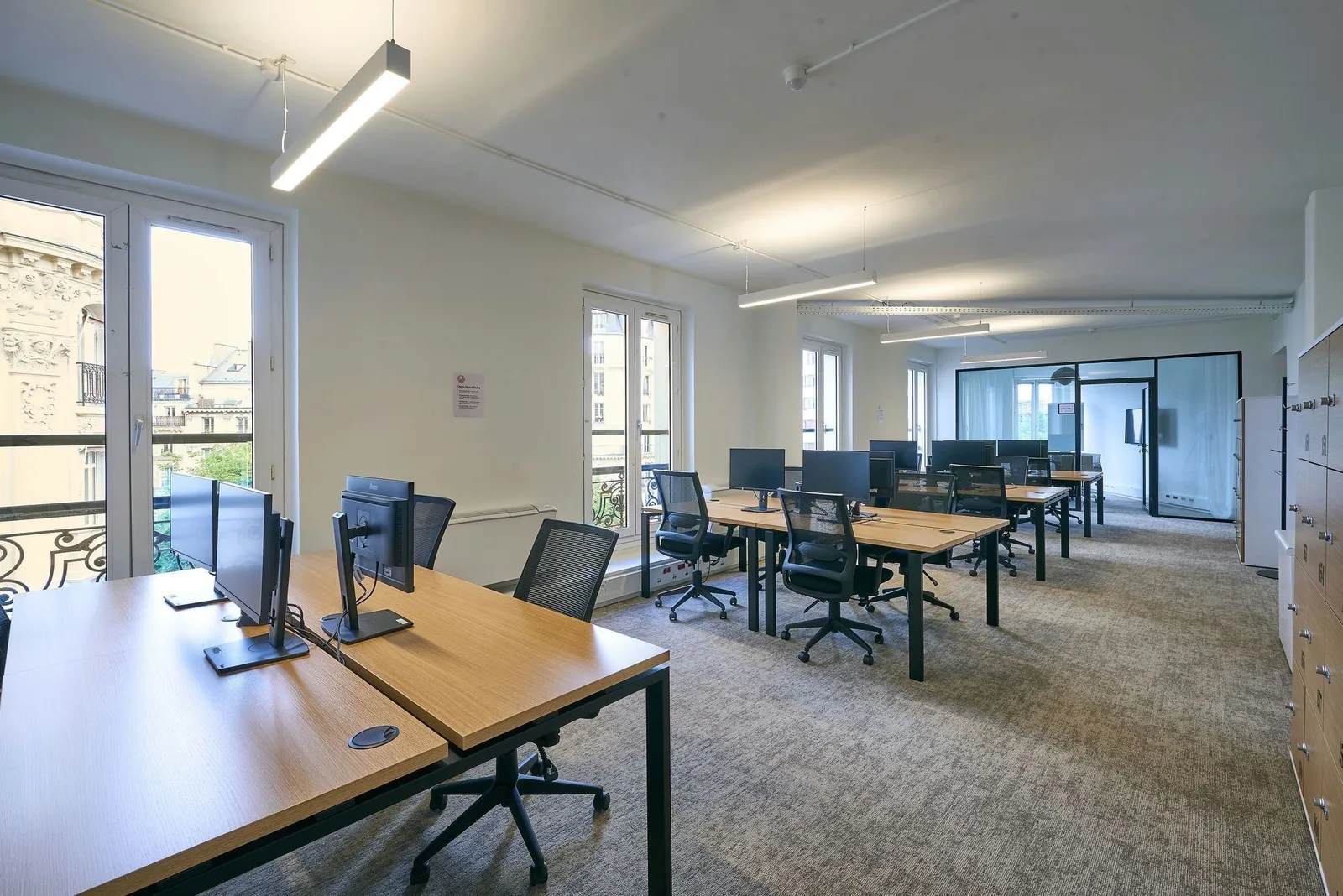 Deskeo Saint Pétersbourg, Open-plan office, Paris 8e