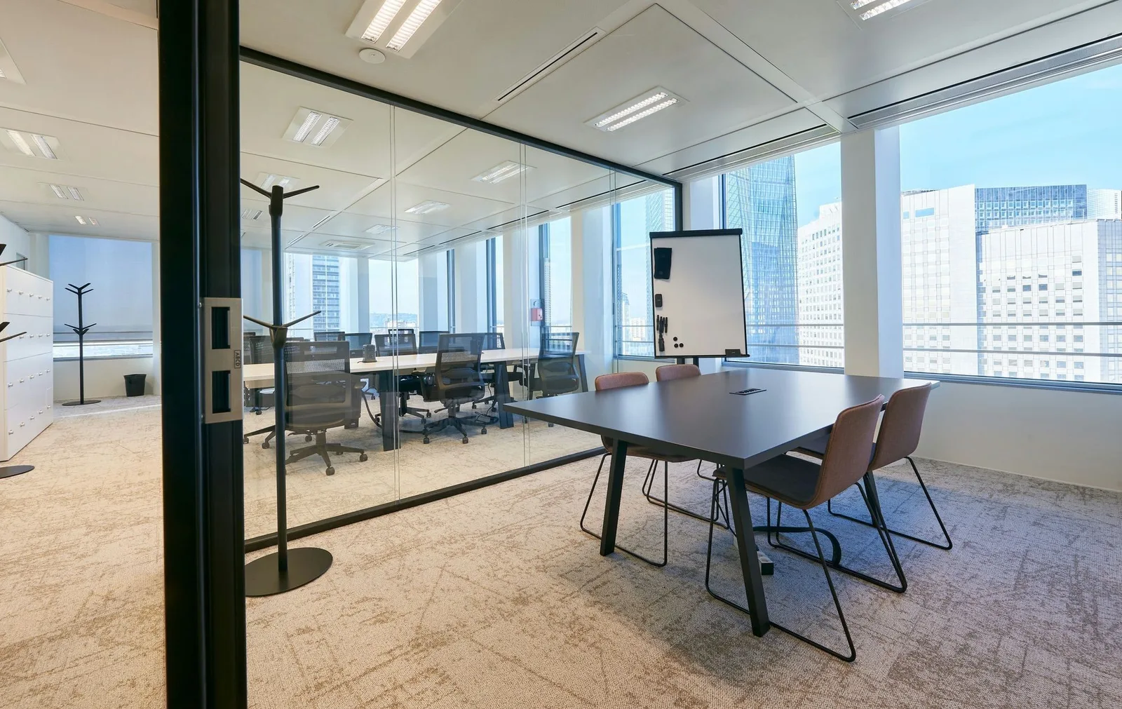 Deskeo Tour W, Meeting room for 6 people, Puteaux