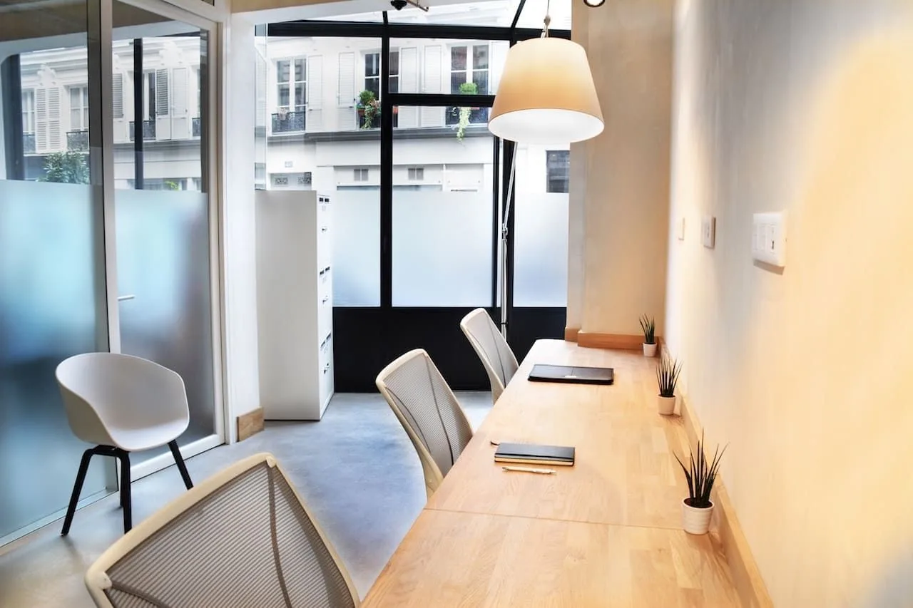 Deskeo Truffaut, Privatbüro mit 3 Arbeitsplätzen, Paris 17e