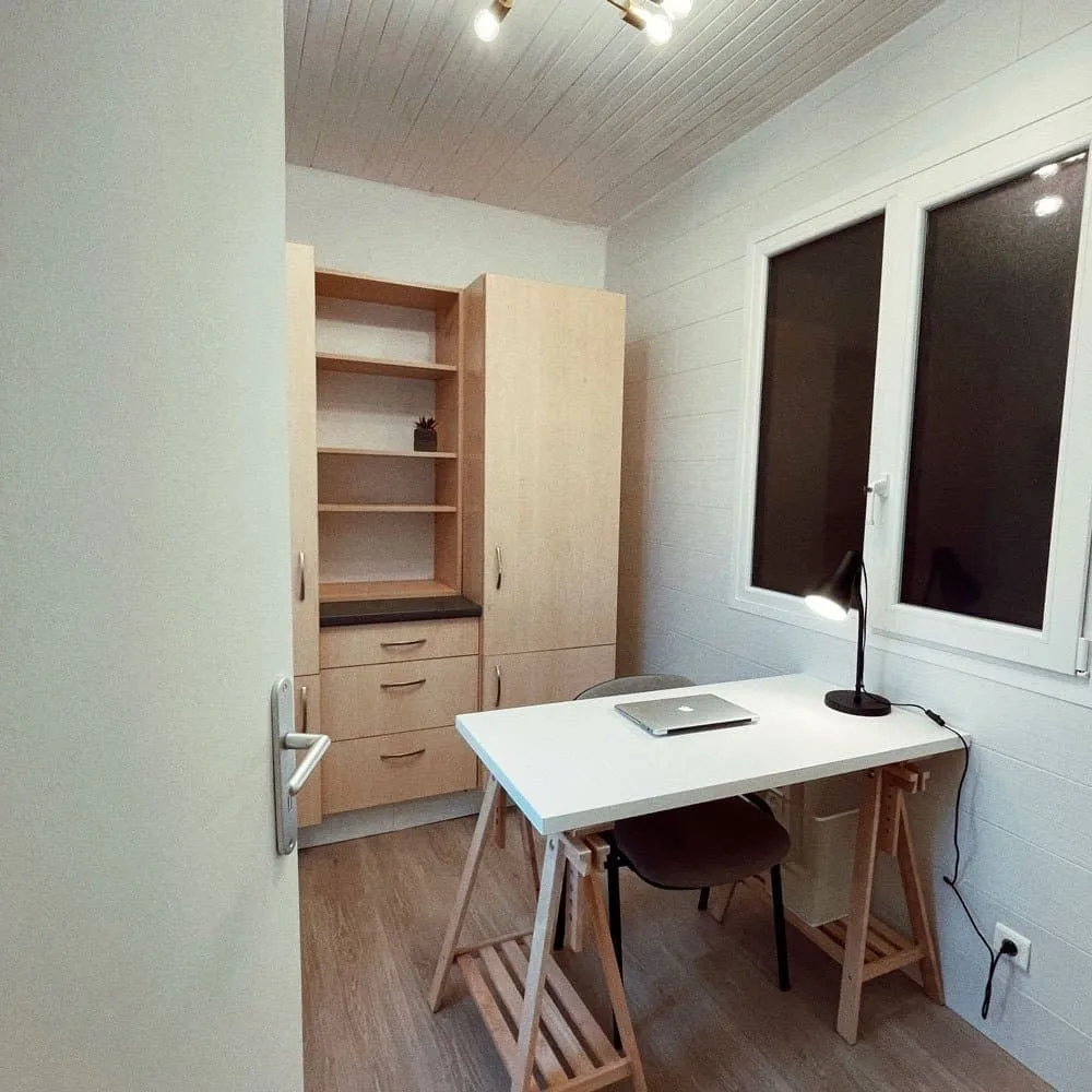 La Diligence, Private office, 1 desk, Loray
