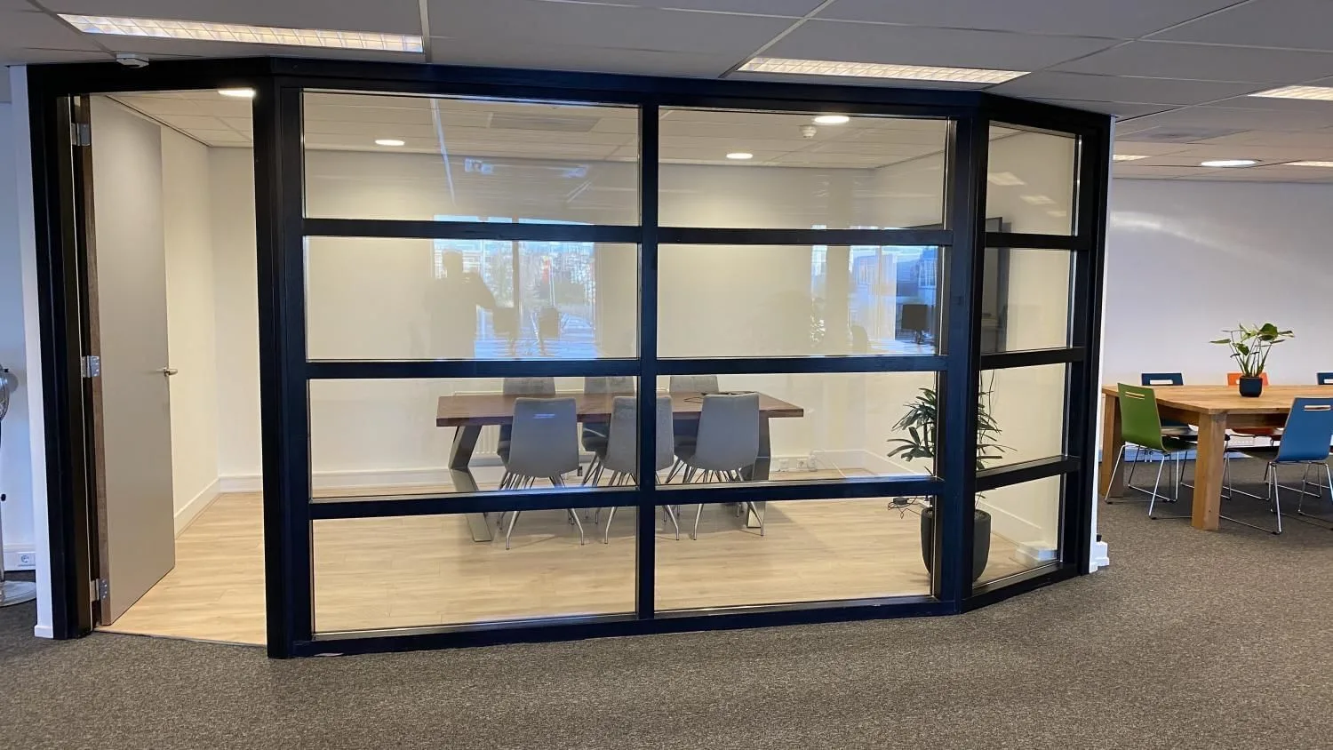 De Dorus, Vergaderruimte voor 6 personen, Leiden
