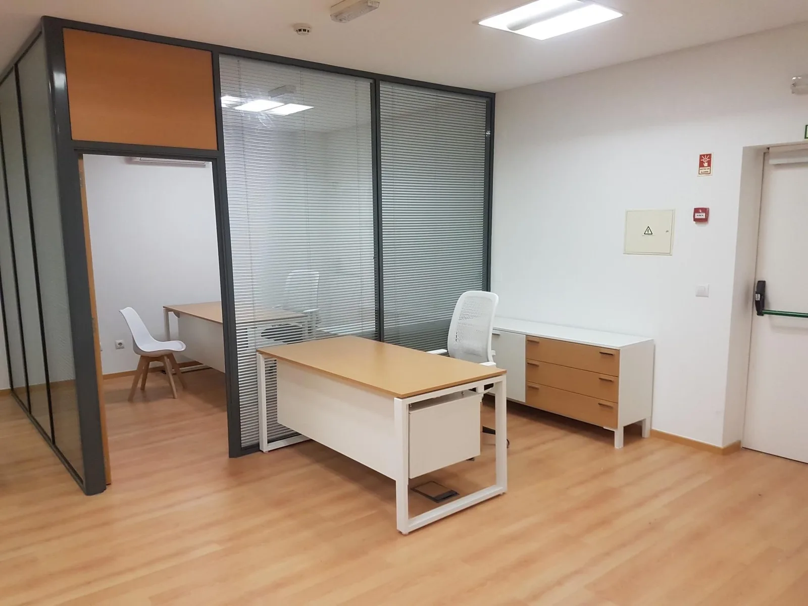 Duplex Office Center, Private office, 2 desks, Corroios