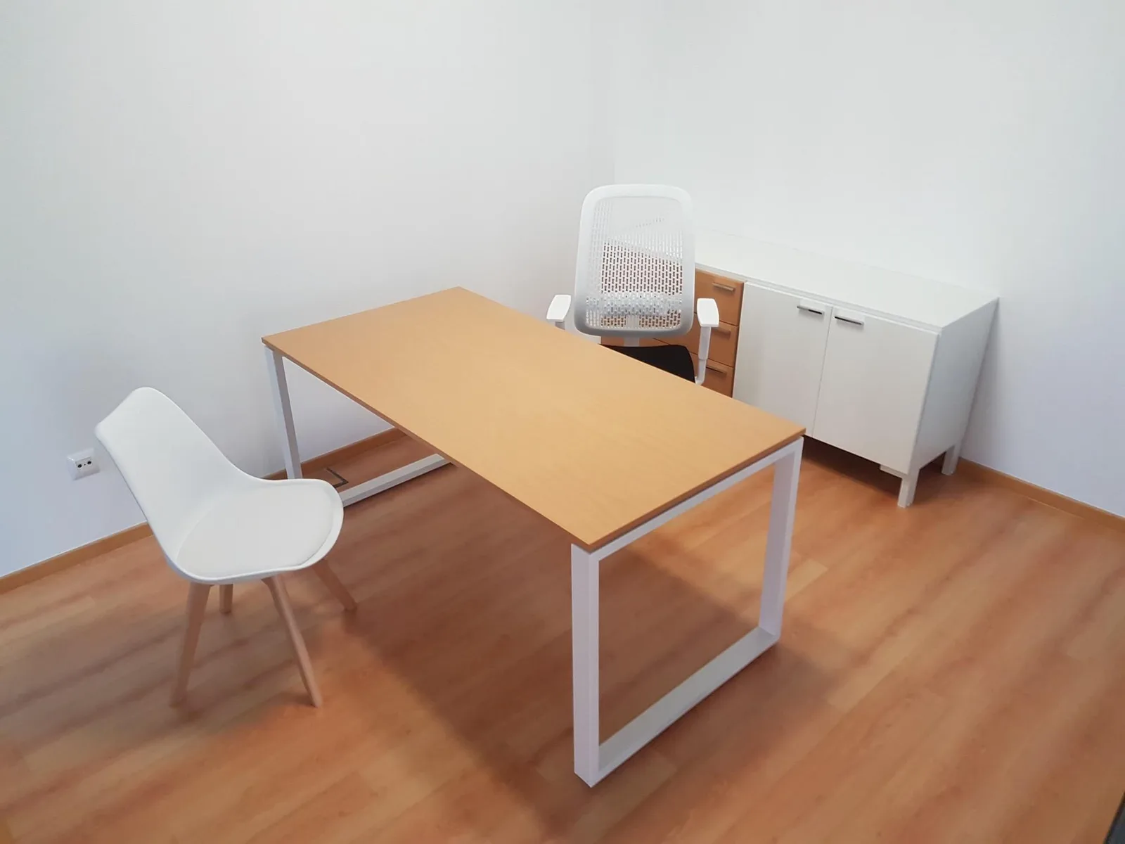 Duplex Office Center, Private office, 1 desk, Corroios