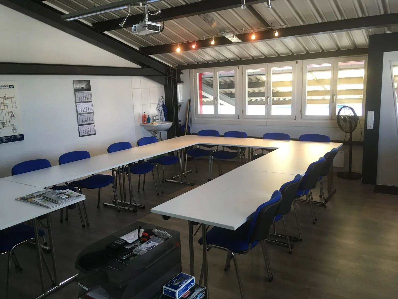 Eggenberg Vermietungen Büroräume Thun, Sala formazione da 18 persone, Thun