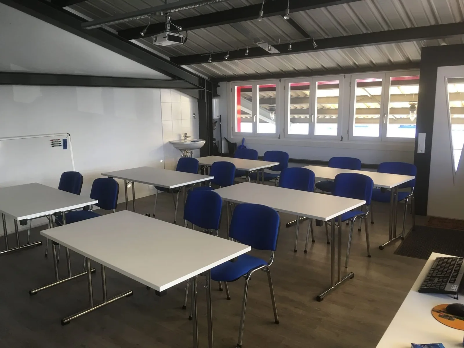 Eggenberg Vermietungen Büroräume Thun, Sala formazione da 14 persone, Thun
