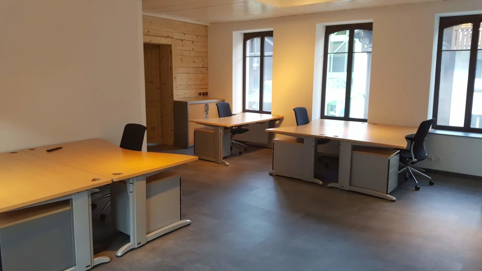 Espace coworking de la Gare, Open-plan office, Troistorrents