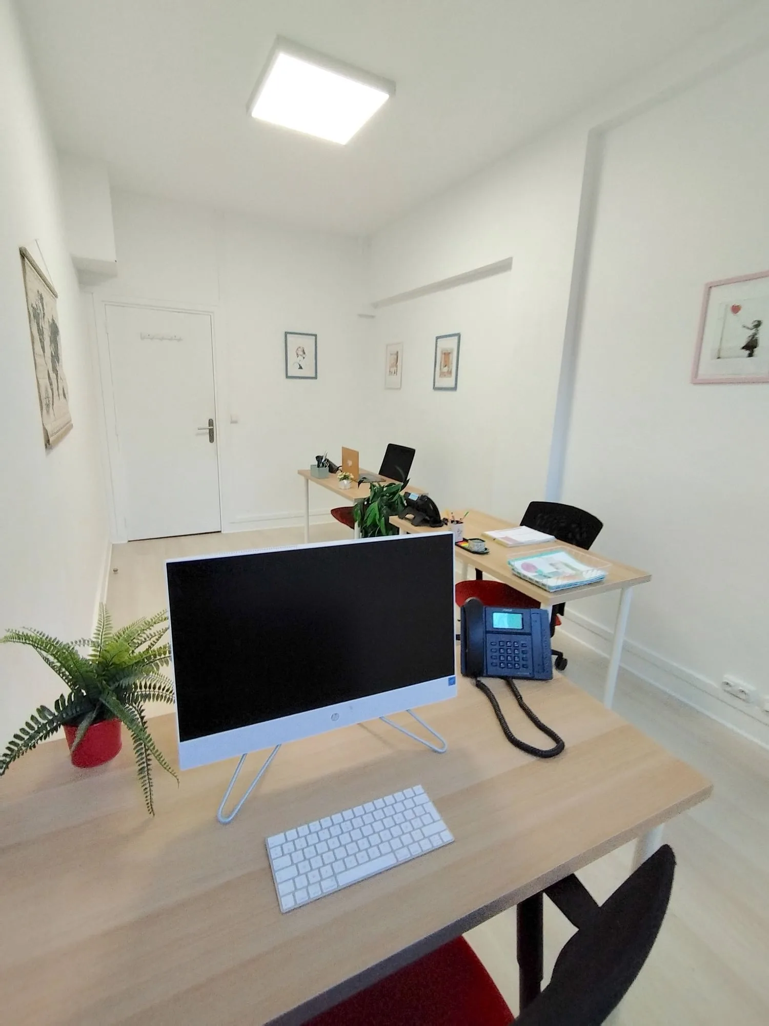 Facility Center, Private office, 3 desks, Montreuil