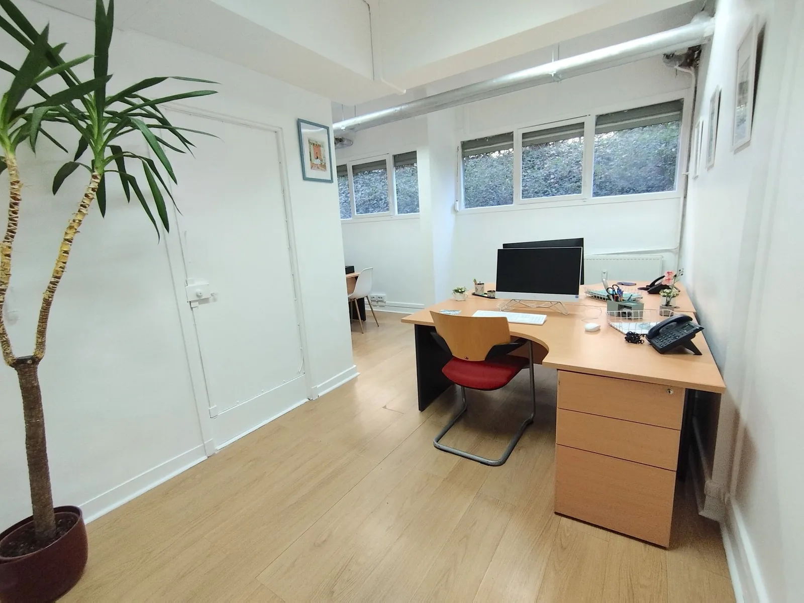 Facility Center, Private office, 2 desks, Montreuil